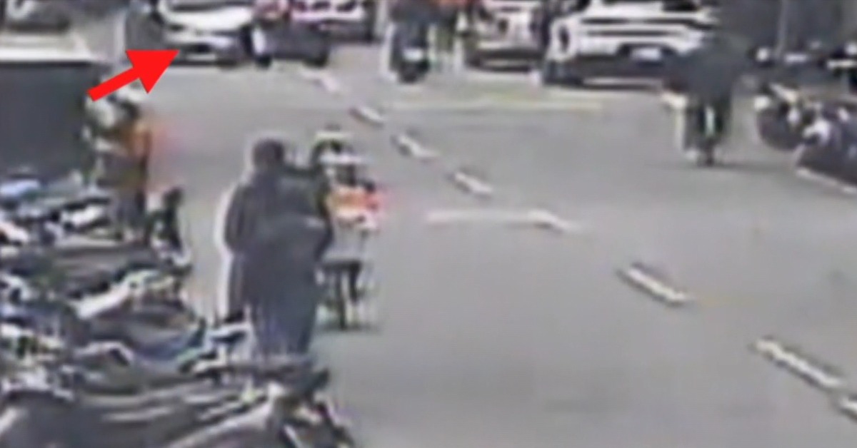 日前在新北市土城發生一起車禍，一輛轎車撞傷一名騎士，男子下車後自稱是駕駛，配合警方做筆錄和酒測。（圖／東森新聞）