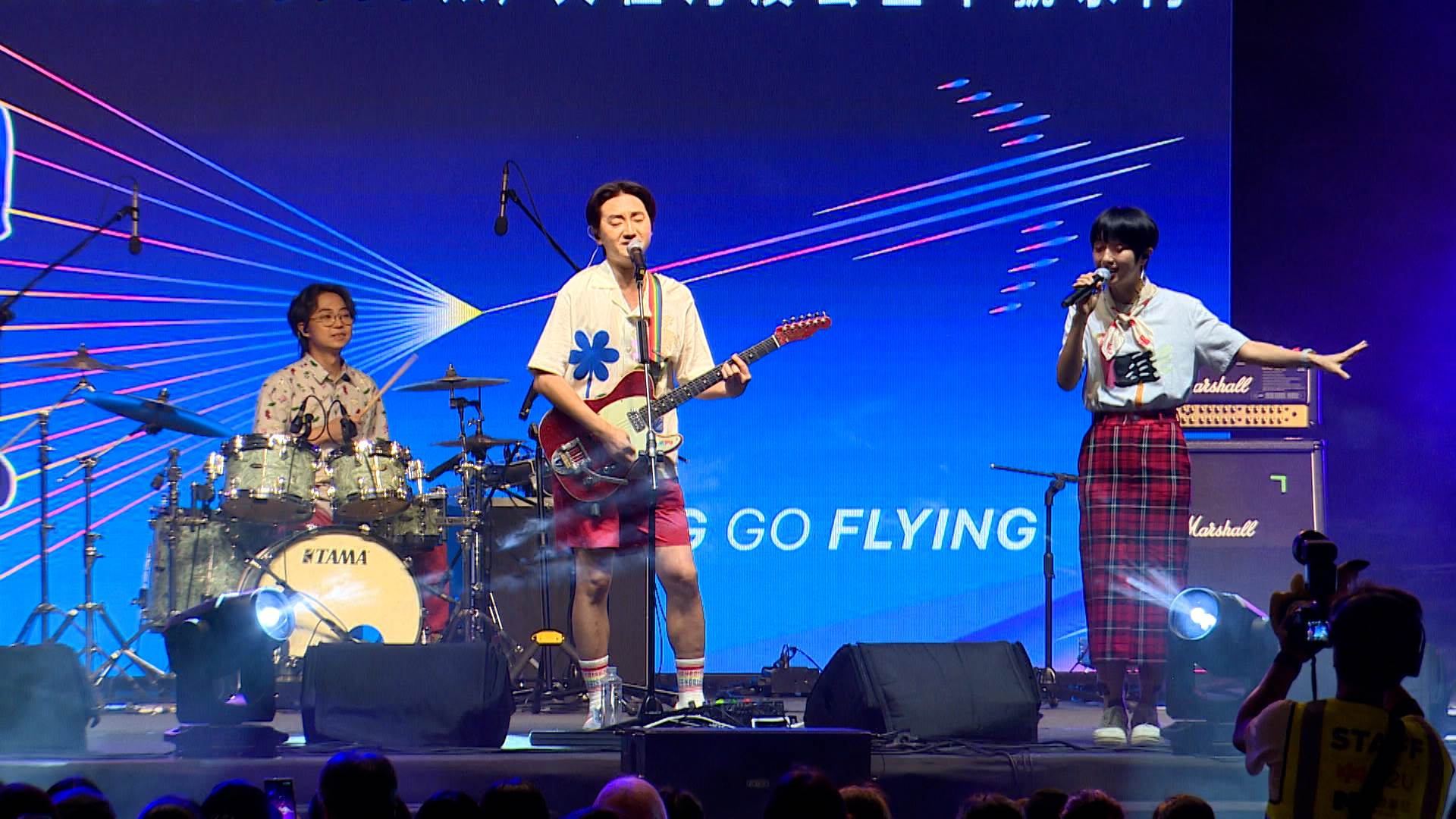 完賽後熱力星光音樂派對登場,知名歌手輪番開唱,現場氣氛High翻全場。(圖/東森新聞)