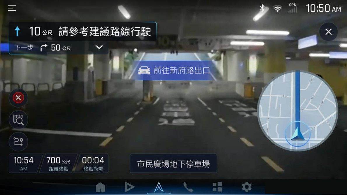 「停車場智慧導航」功能收錄更多大型停車場出口資訊,輔以智慧導航指引。(圖/和泰提供)