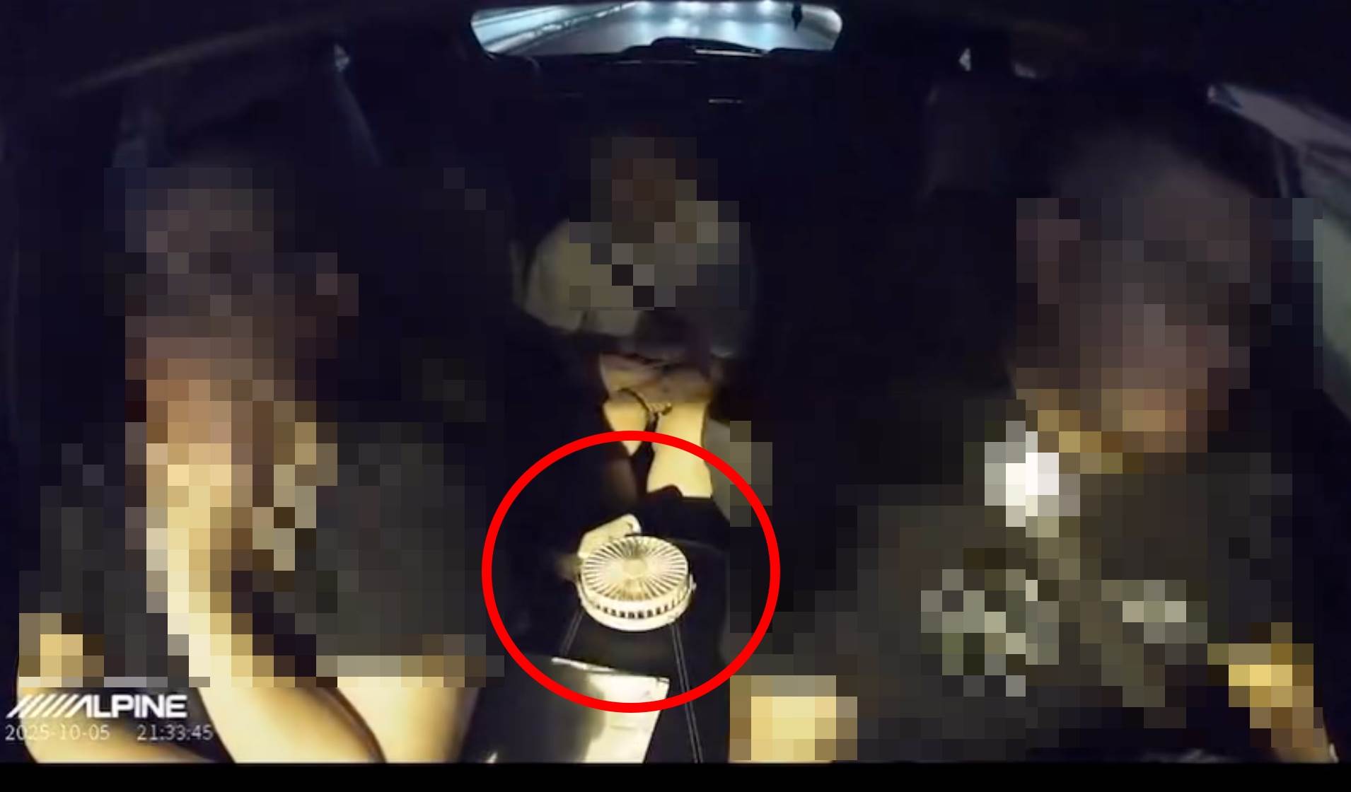 行動電風扇放在車內，突然爆炸起火。圖／受訪者提供