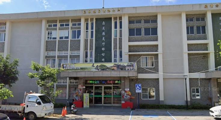 根據義竹鄉公所的公告，10月10日起每位符合資格的鄉民可領取5000元的紓困金。（圖／翻攝自Google maps）