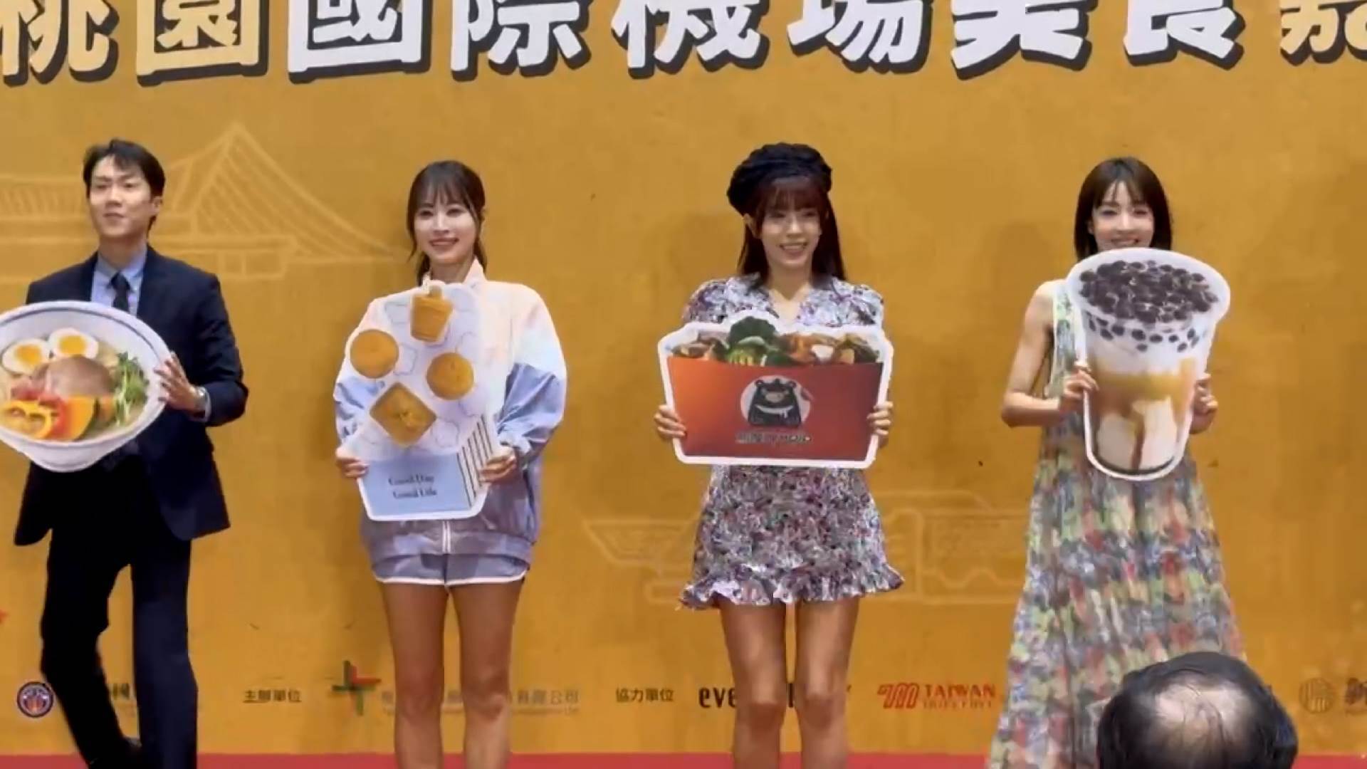 舞台表演者以創意造型登場，為活動揭開熱鬧序幕。（圖／東森新聞）