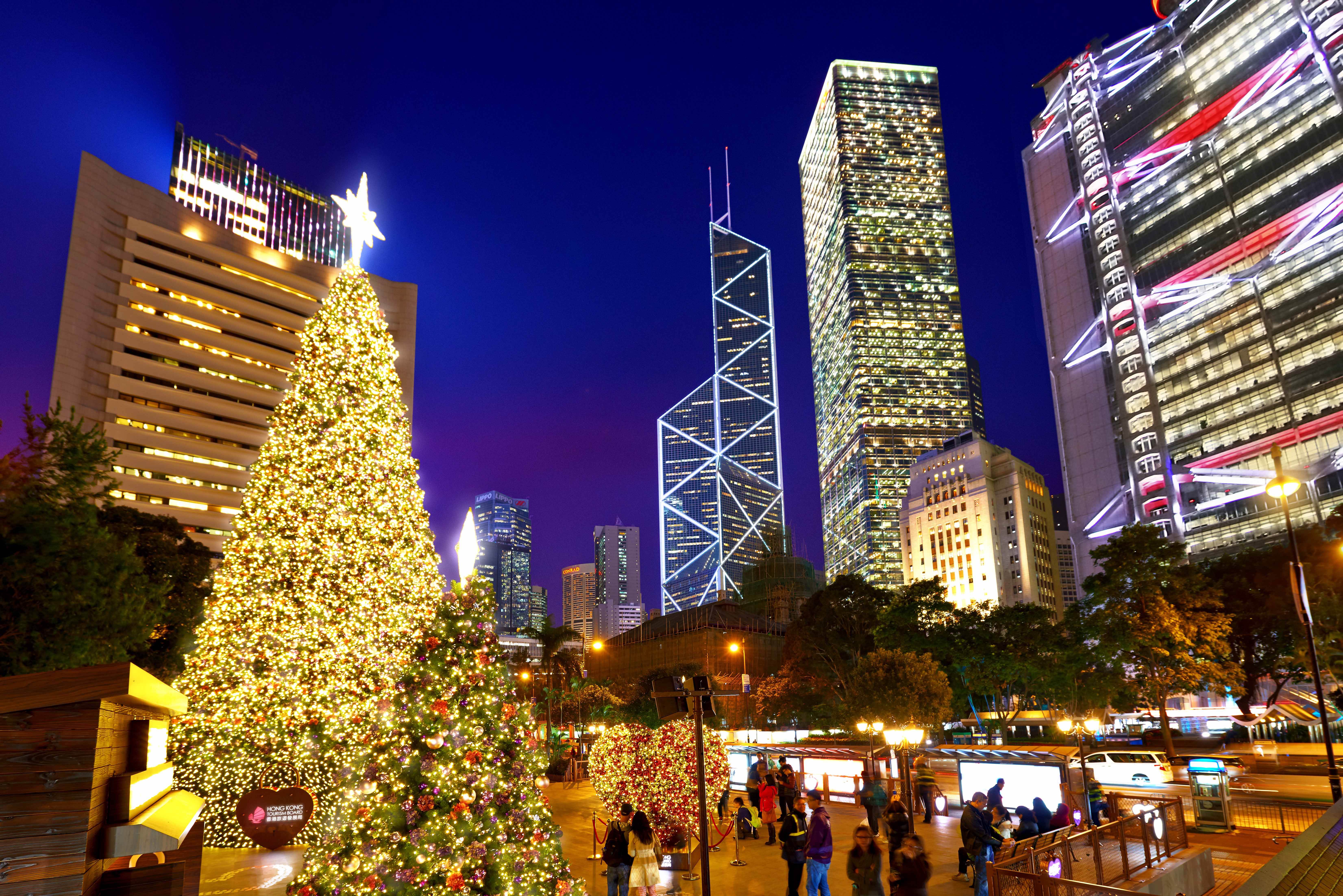 香港「繽紛冬日巡禮」將於11月中旬盛大登場,璀璨燈海與節慶活動點亮全城,揭開最夢幻的冬日序幕。(圖/港旅局提供)