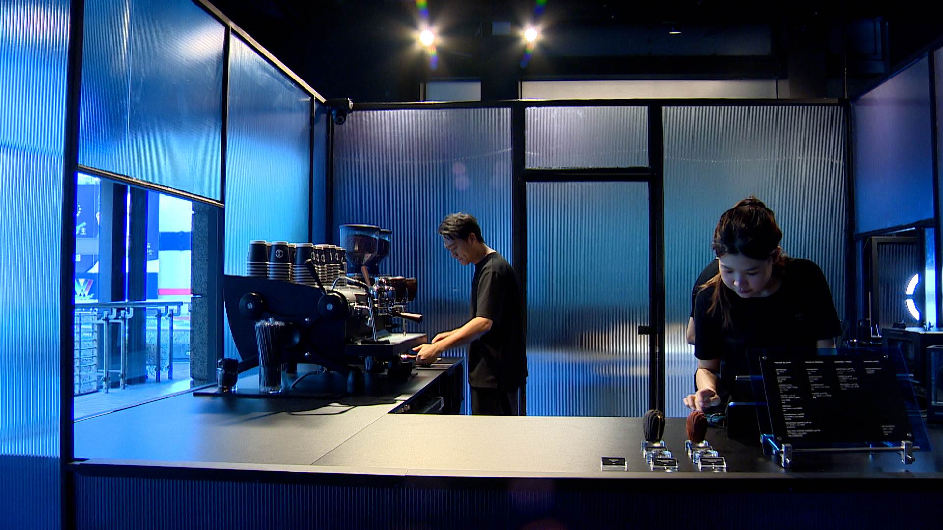  結合東京流行零時差與精品咖啡體驗，SKM MEN’S全新專層刷新百貨男性購物新標竿。（圖／東森新聞）