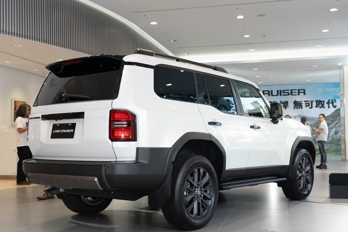 LAND CRUISER以現代工藝詮釋經典硬派風格,雙色車色需加價兩萬元,單色維持288萬元。(圖/林昱丞攝影)