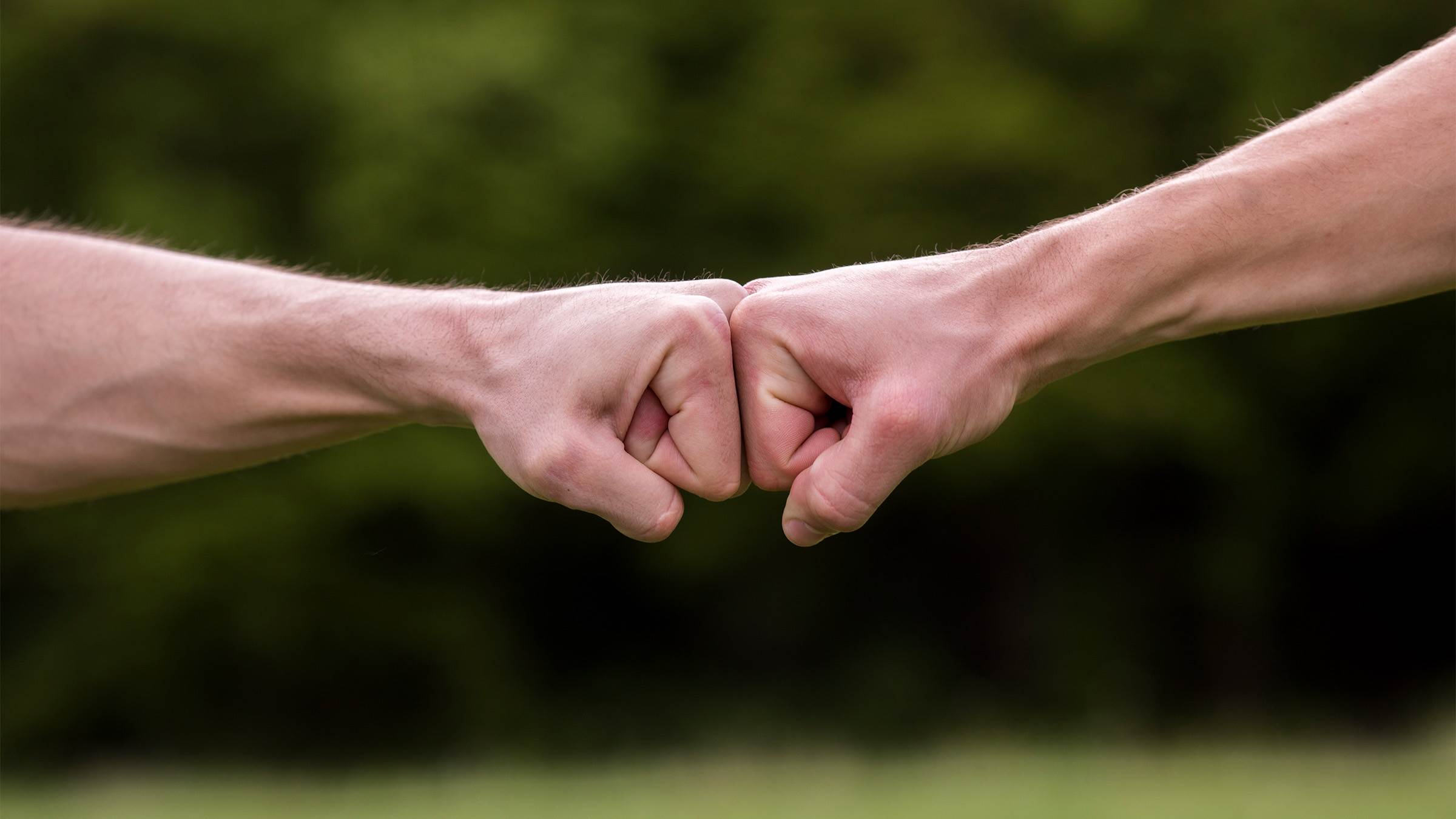 久坐、肩頸痠？從「細胞補電、骨頭補力」找回健康動能。（圖／業者提供）