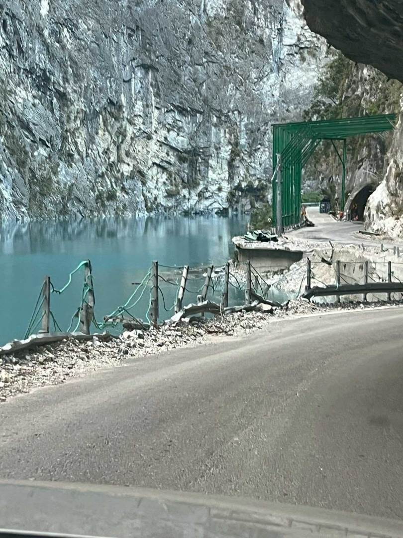 70dad66d624feb8b36a4d5551f43f16f