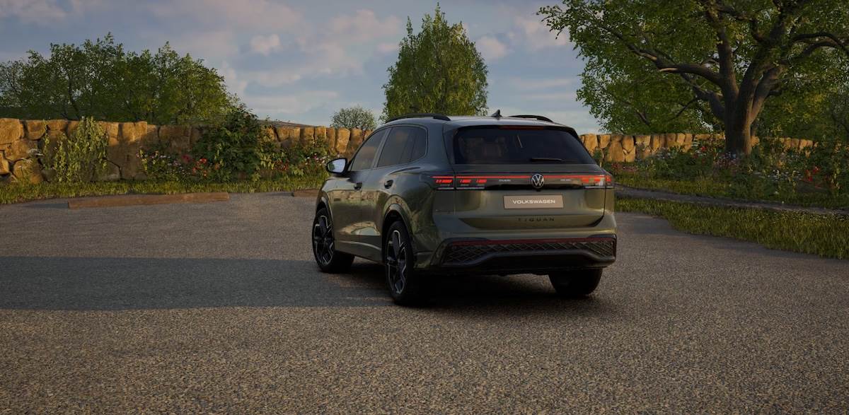 外觀採深邃黑化元素設計，專屬Tiguan車型銘牌、窗框與後視鏡、車頂行李架，以及運動化前後保桿飾條皆以黑色點綴。（圖／台灣福斯汽車提供）