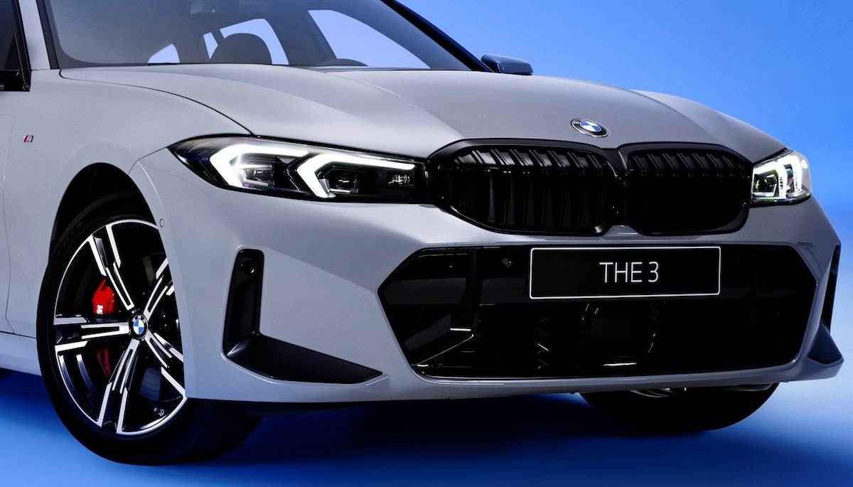 車頭配置雙肋直柵式水箱護罩與光型變化智慧LED頭燈，並另外升級完整M Sport進階套件陣容，內容包含燻黑造型頭燈及黑色高光澤套件等配備。（圖／汎德提供）