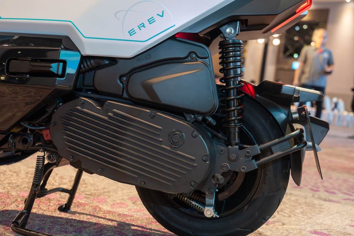 PE3使用新式側掛馬達配置,其兼顧動力輸出與車身重心平衡,最高時速可達75 km/h。(圖/林昱丞攝影)