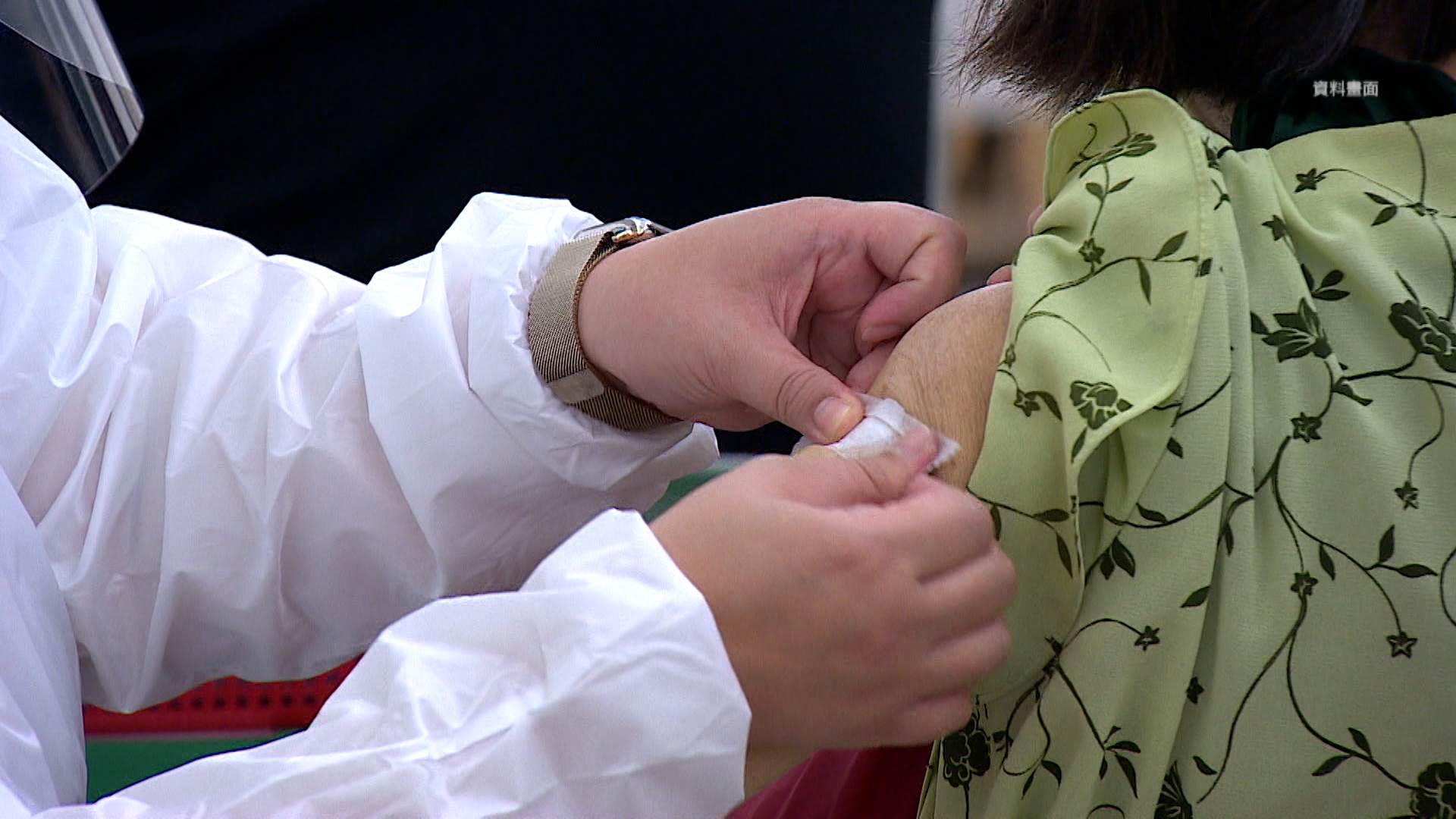 醫師建議在接種流感疫苗的同時,也應考慮接種RSV疫苗,雙重防護更安心。(圖/東森新聞)