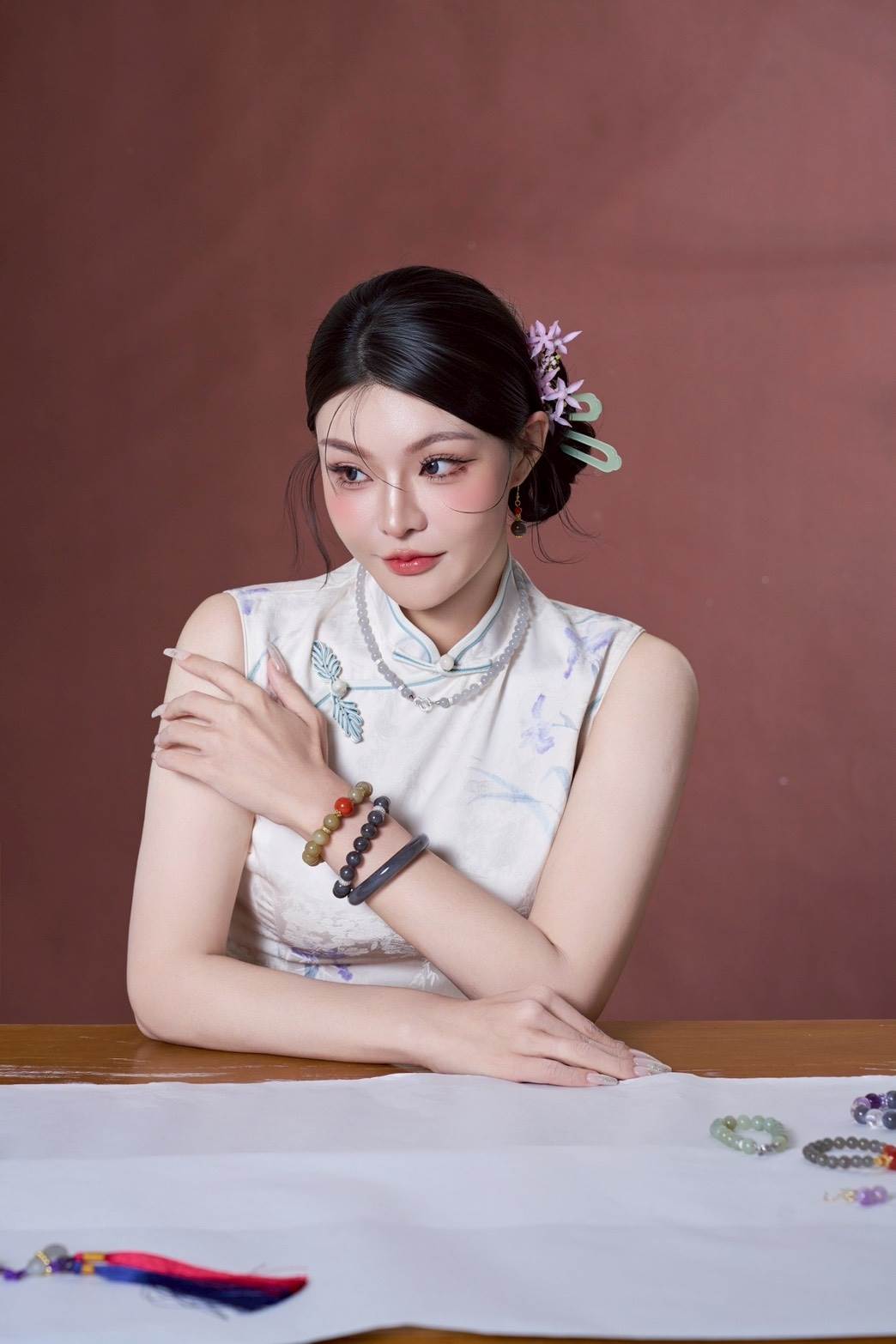 最美宮廟女主委廖韋萲氣質優雅、堅定虔誠。她以現代視角詮釋信仰美學，展現宮廟文化的新風貌。（圖／九奉寺提供）