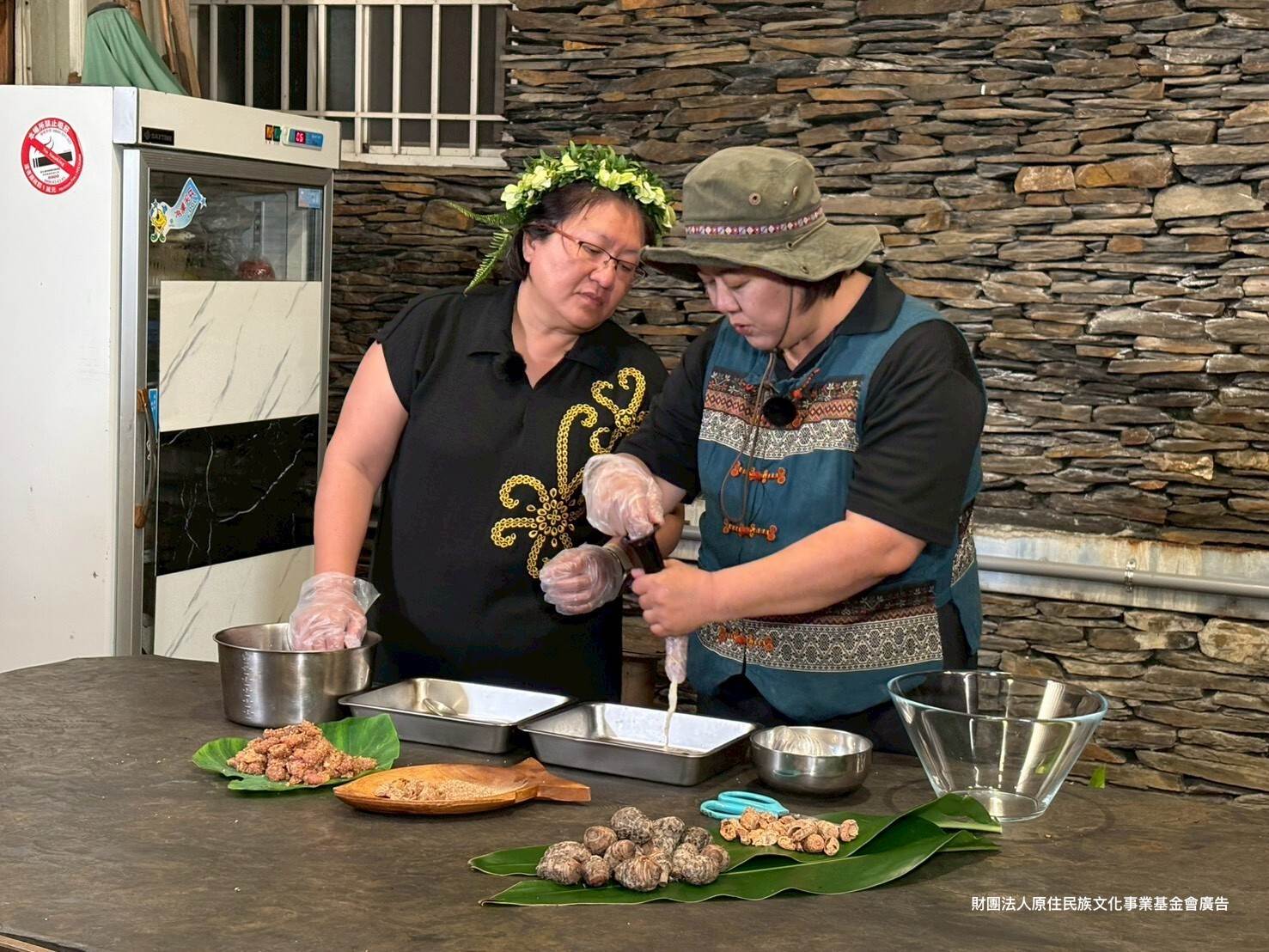 《ila跟土地學做飯》從布農族的acipul(玉米)與墨西哥的靈魂食物相遇，運用一根玉米劃破語言的界線。（圖／原文會提供）