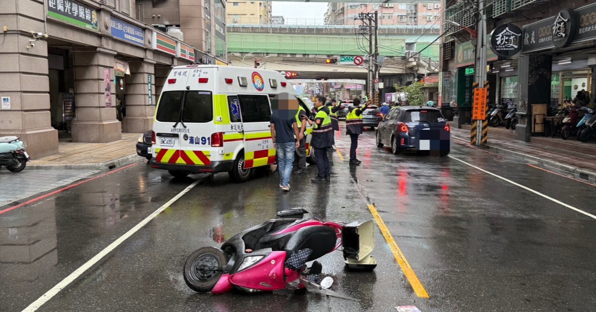 禍從天降！板橋社區突墜紗窗 女騎士被砸送醫