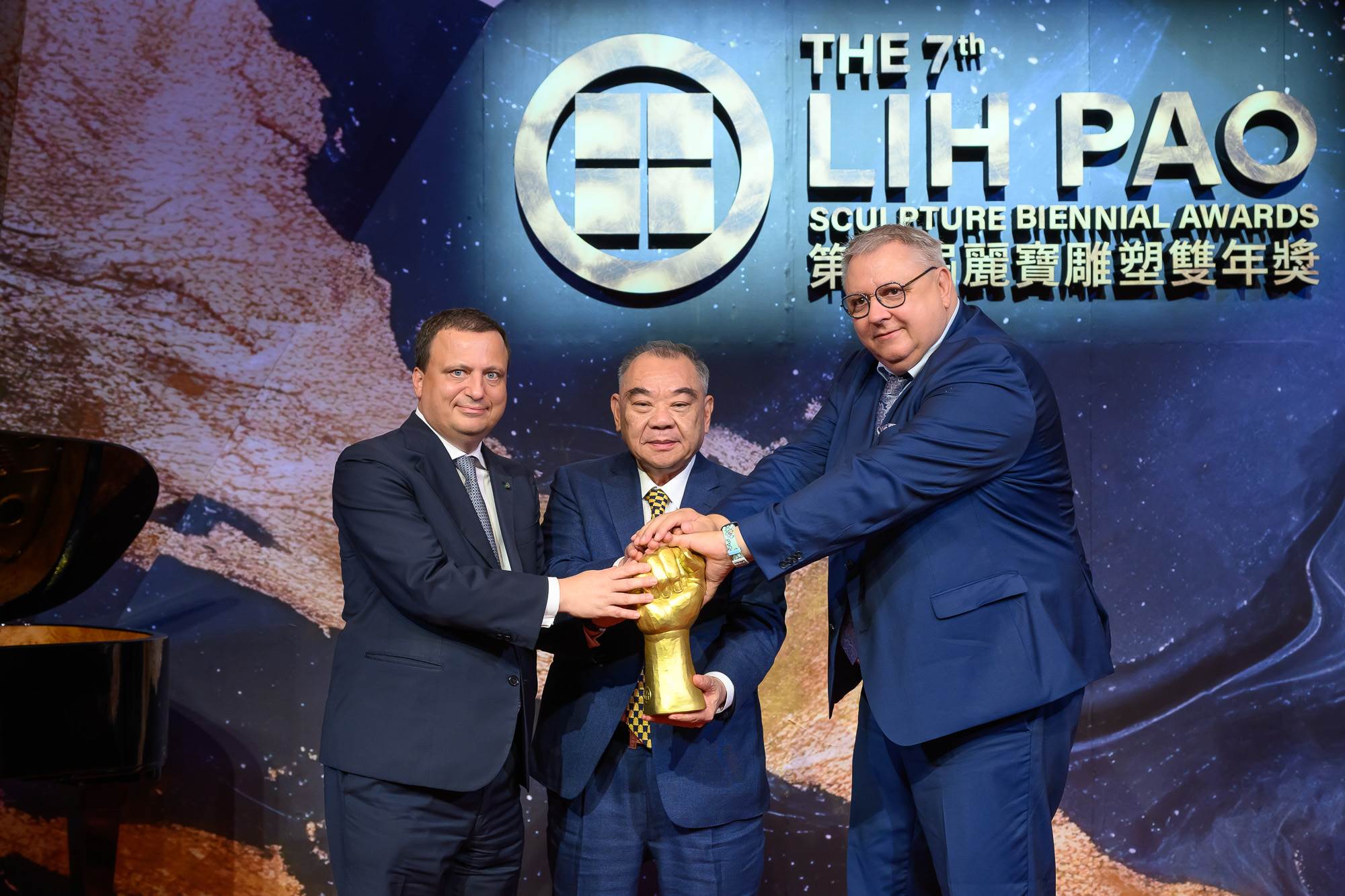 2025-2026年共同主辦國家 義大利與奧地利兩國代表交接。翻攝畫面