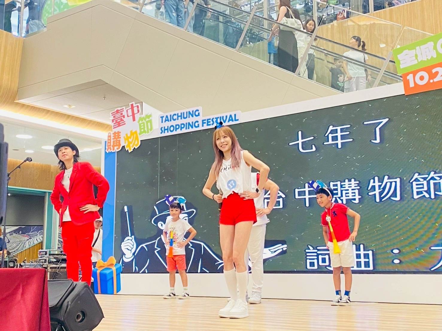 第二名參賽者以流行音樂劇演出作品「七年了！台中購物節」。（圖／台中市政府經發局提供）