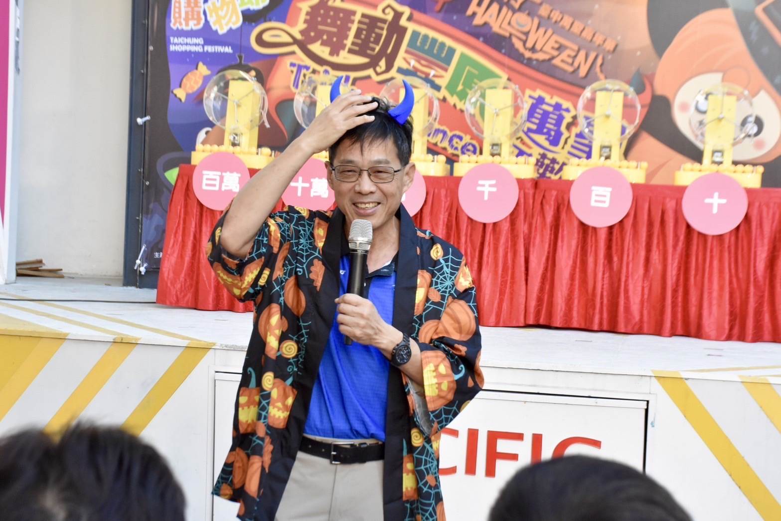 經發局長張峯源表示今年結合台中購物節抽出今年度購物節的首抽獎，包含天天抽現金3千元共1,100組。（圖／台中市政府經發局提供）