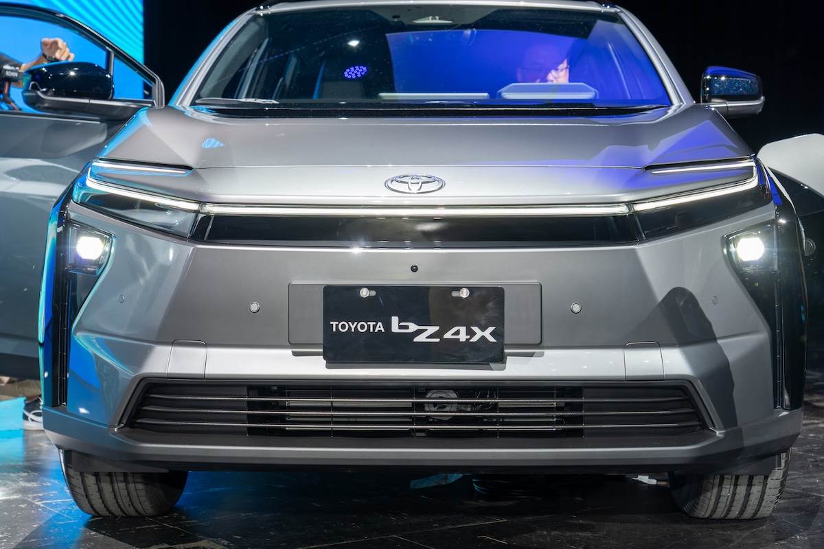 車頭換上了新世代的「Hammerhead」造型,頭燈也有了「AHS智慧型遠光燈自動遮蔽系統」。(圖/林昱丞攝影)