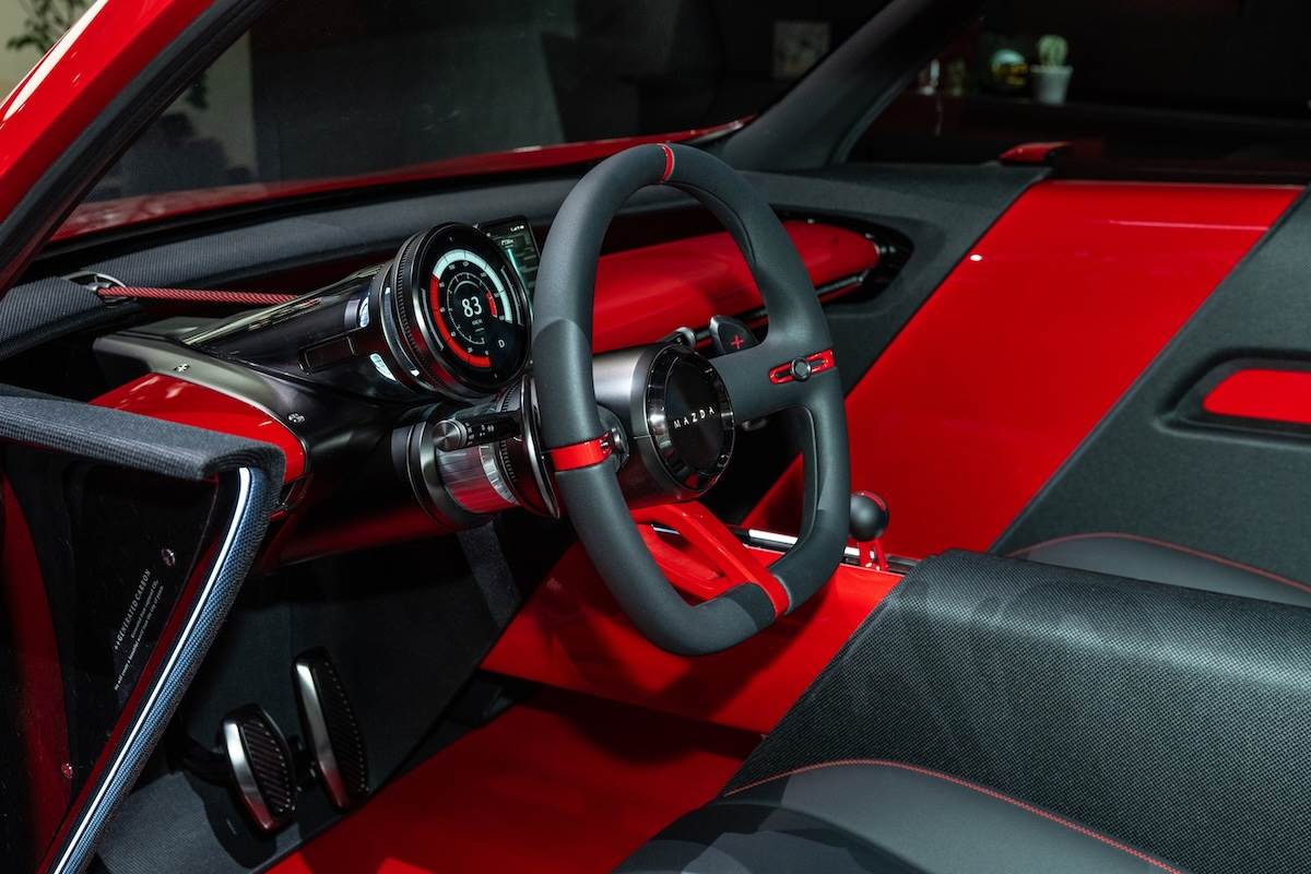 VISION X-COMPACT導入感知型AI科技與人類感測數位模型,能即時分析駕駛的情緒與生理變化。(圖/MAZDA提供)