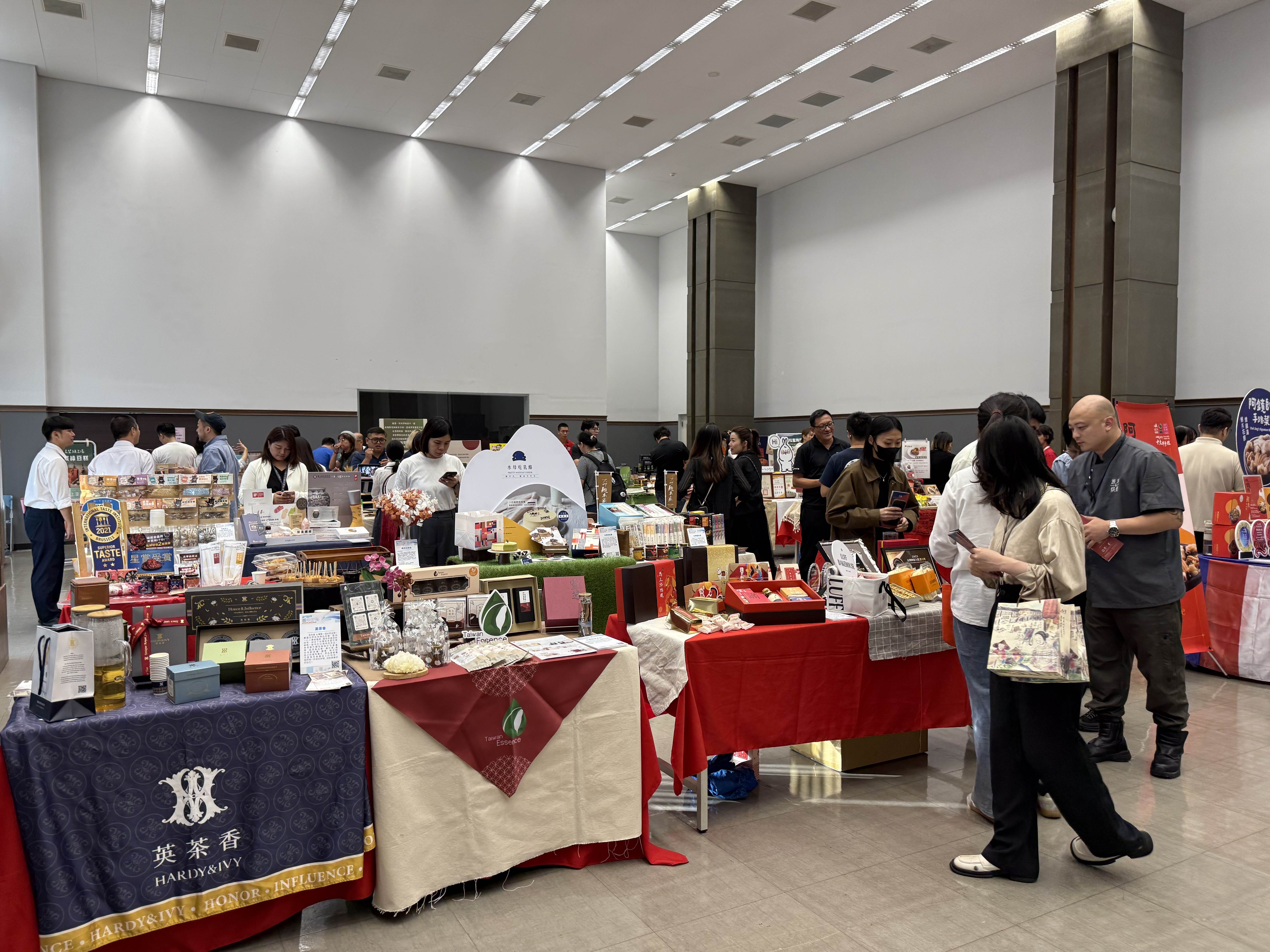 在地業者展示自家產品。（圖／台中市政府經濟發展局提供）