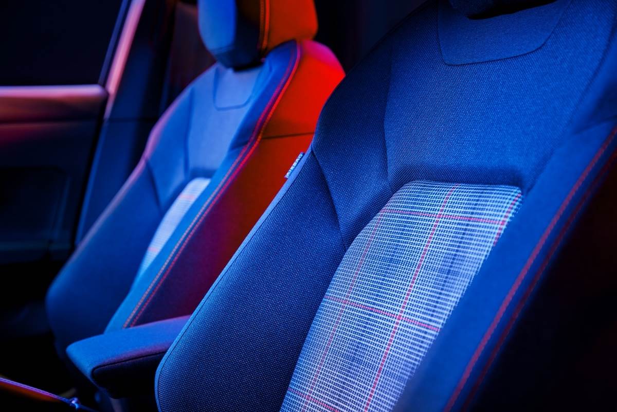 GTI專屬經典格紋織布跑車座椅。（圖／台灣福斯汽車提供）