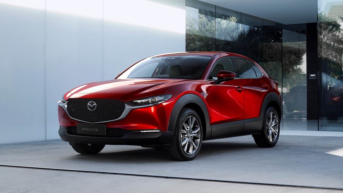 MAZDA CX-30將20S Ace Edition所搭載的中央資訊顯示幕升級至10.25吋，頂規車型新增「駕駛面部偵測攝影機」與「前方橫向車流警示功能（FCTA）」。（圖／台灣馬自達提供）