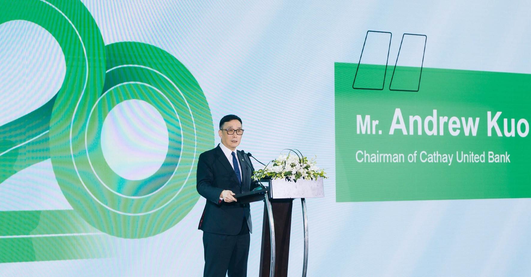 國泰世華銀行董事長郭明鑑於胡志明市分行20週年感恩晚宴致詞表示，今年完成對胡志明市分行增資，展現對越南市場的長期承諾與信心。國泰世華將越南視為第二家園，持續深化在地服務，邁向區域型銀行目標，強化亞洲市場金融連結。（圖／國泰世華銀行提供）