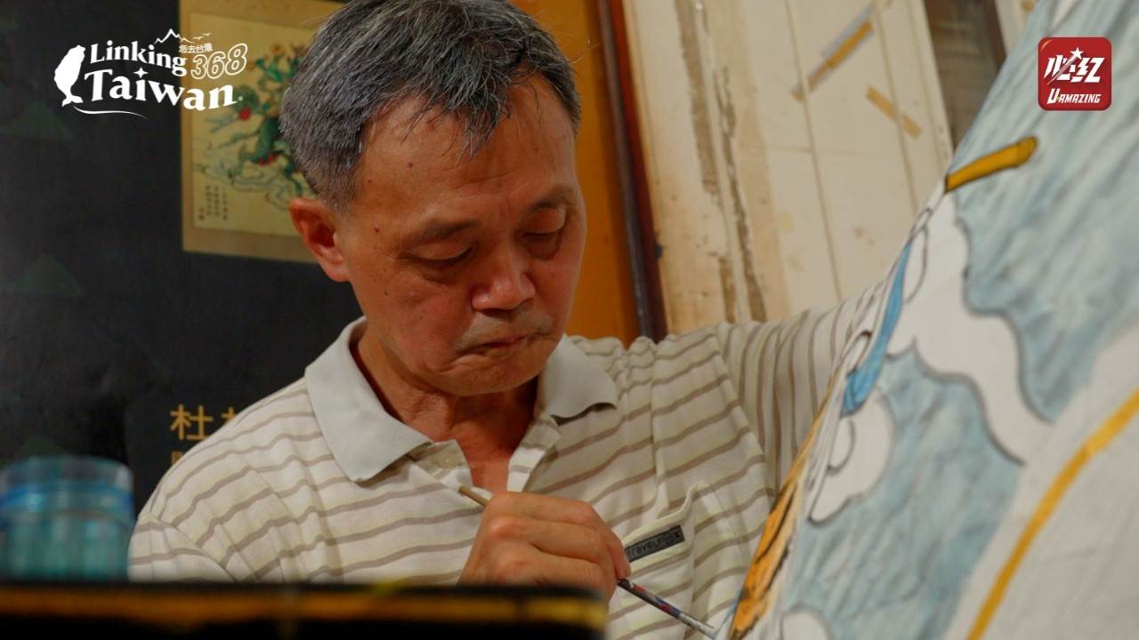 杜老師的素材特別大也特別神聖。他是臺南市府無形文化資產王船彩繪列冊保存者，也是北區五大民俗工藝師之一。