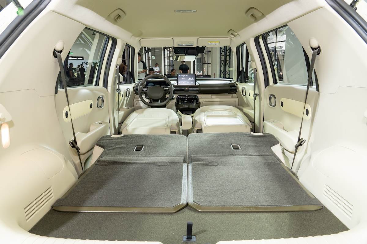 全車座椅可完全放平，六種情境模式在露營休憩、長形物品裝載、移動辦公與都會購物之間自由切換。（圖／林昱丞攝影）