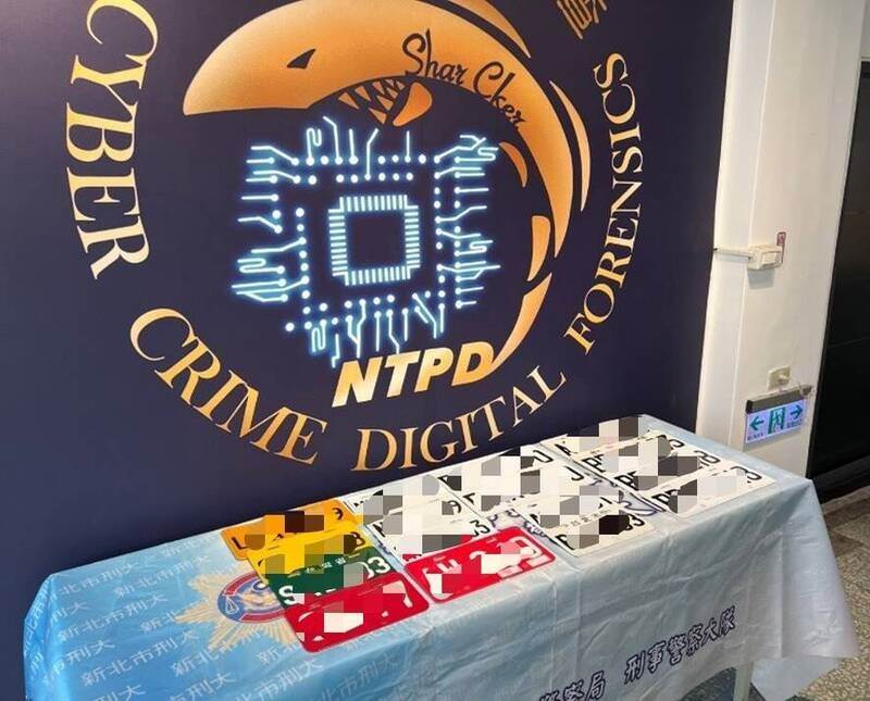 破獲全臺首宗一條龍產銷假車牌案件。（圖／新北市政府警察局）