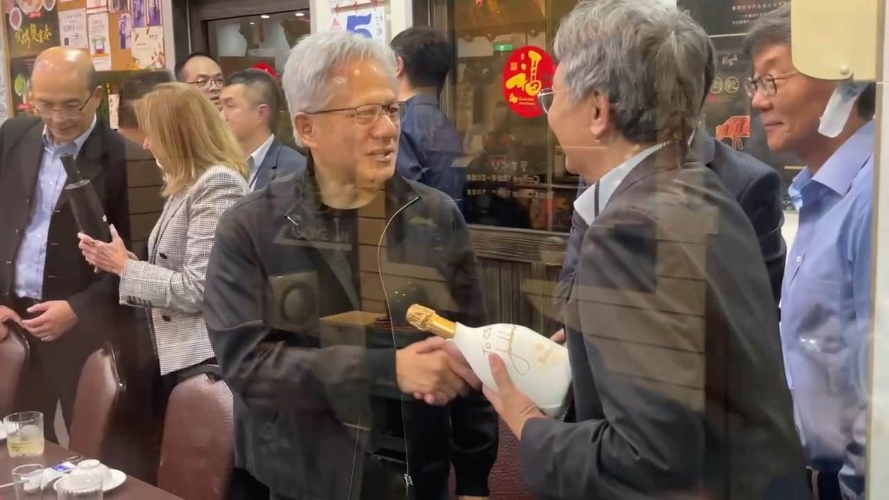 16FE95184CEA65E53D23544D53829C918D7A8A34.mp4_snapshot_00.00