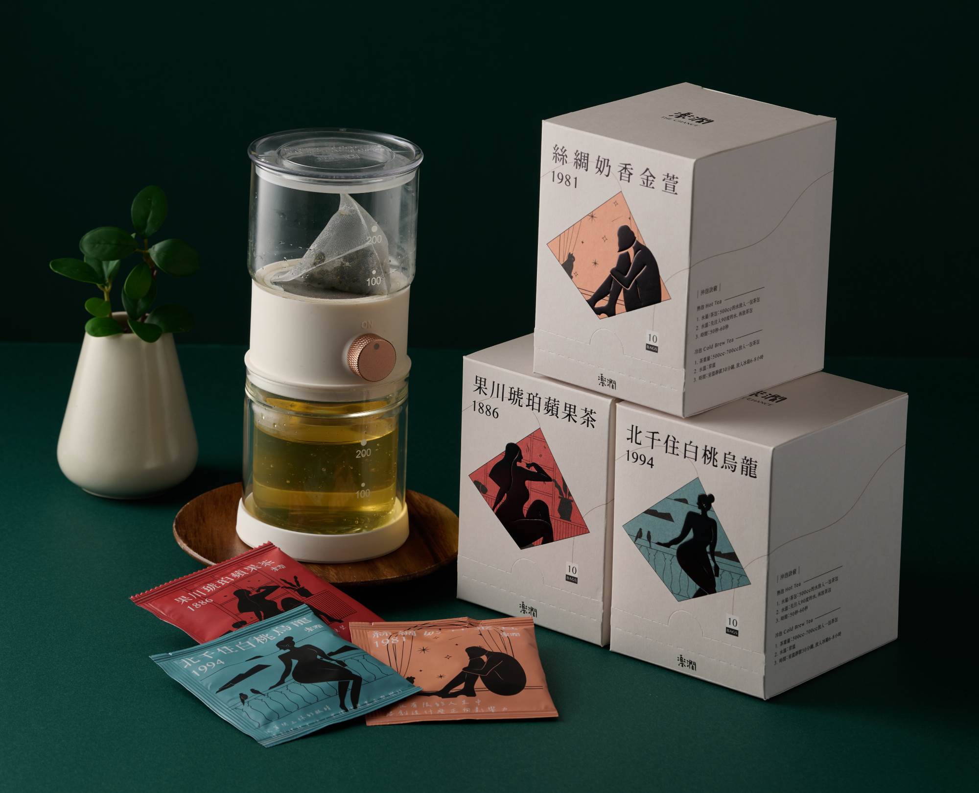 「楽澗」禮盒的茶品也是一時之選，1886果川琥珀蘋果茶以智利蘋果、薄荷、艾草與甜菊調和出層次豐富的果香與草本香氣。（圖／楽澗提供）