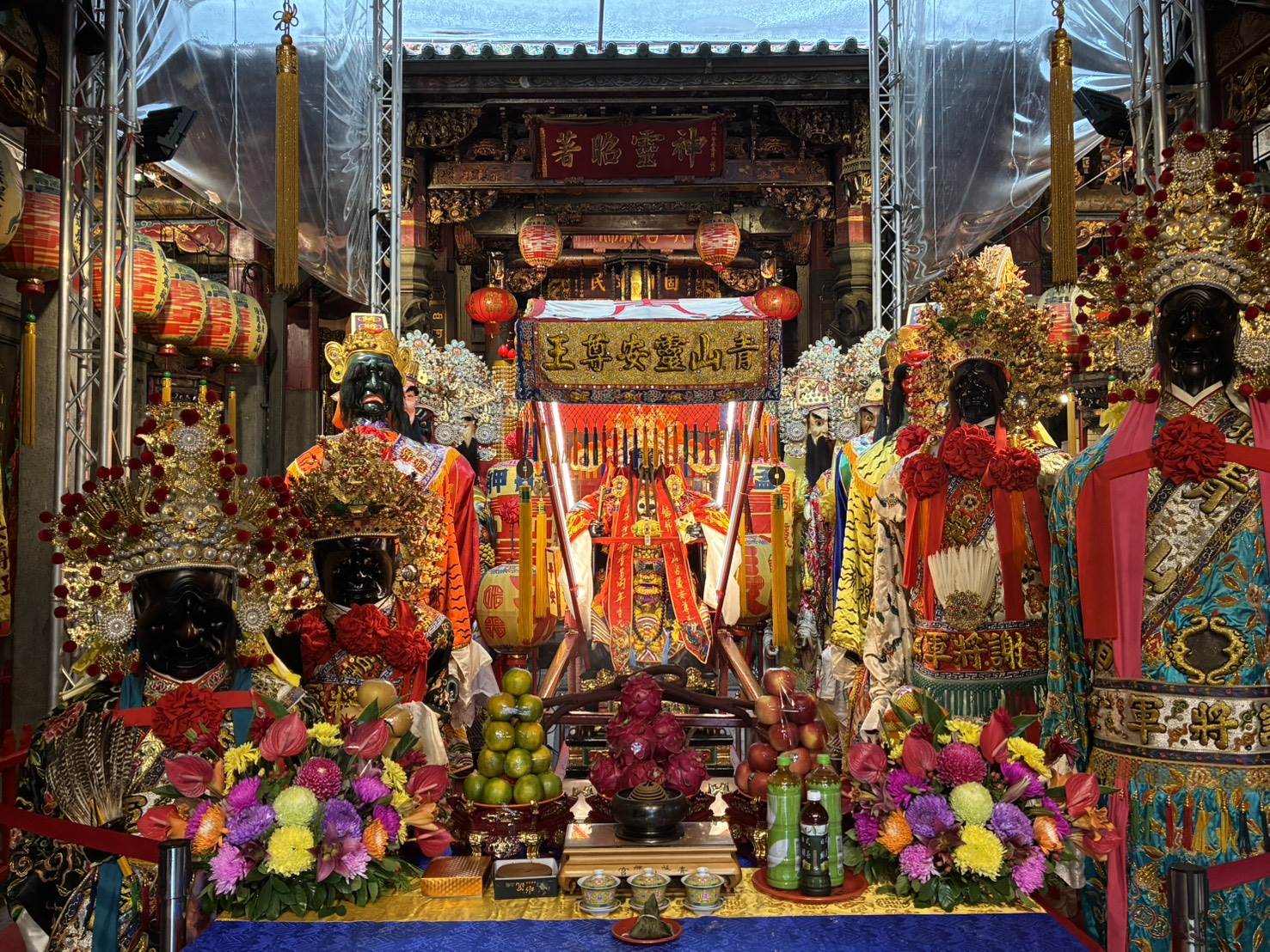 11月8日舉行的靈安尊王出龕儀式，為一年一度的青山王祭典揭開序幕。（圖／業者提供）