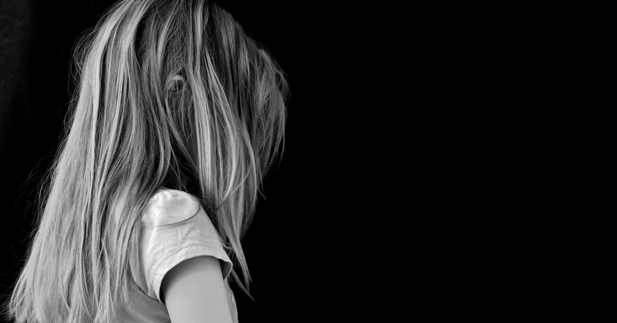 一名男子利用交友軟體結識少女，並已交往名義多次與其發生關係。（示意圖／Pixabay）