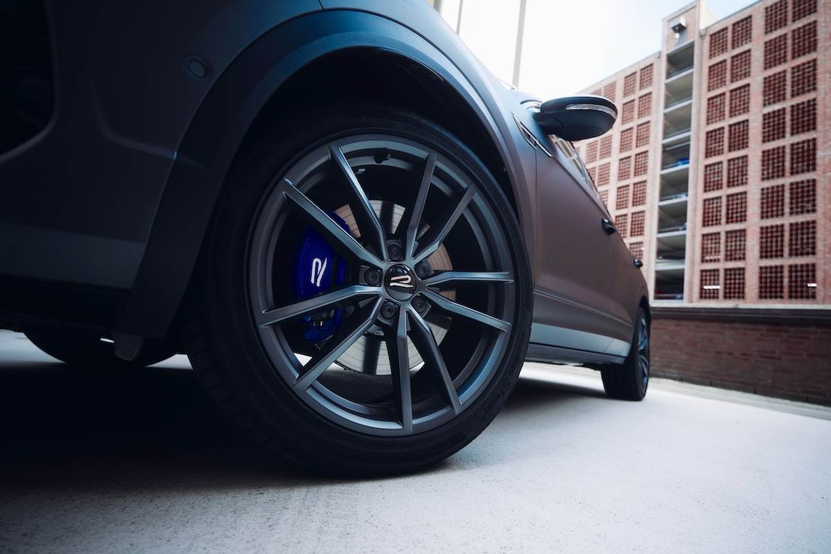 T-Roc R極緻版專屬19吋Pretoria鋁合金輪圈。(圖/台灣福斯提供)