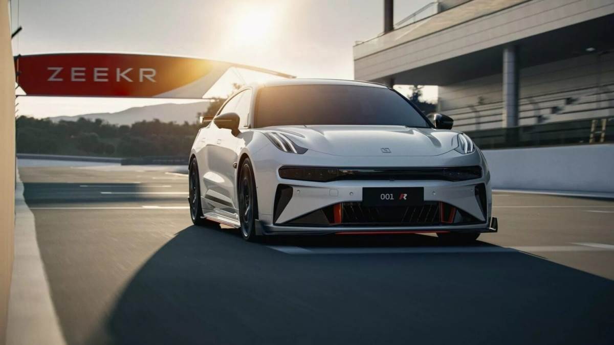 中國有許多電動車的加速表現極快,許多車款都在2秒左右就可以從靜置加速至時速100公里(圖/極氪提供)