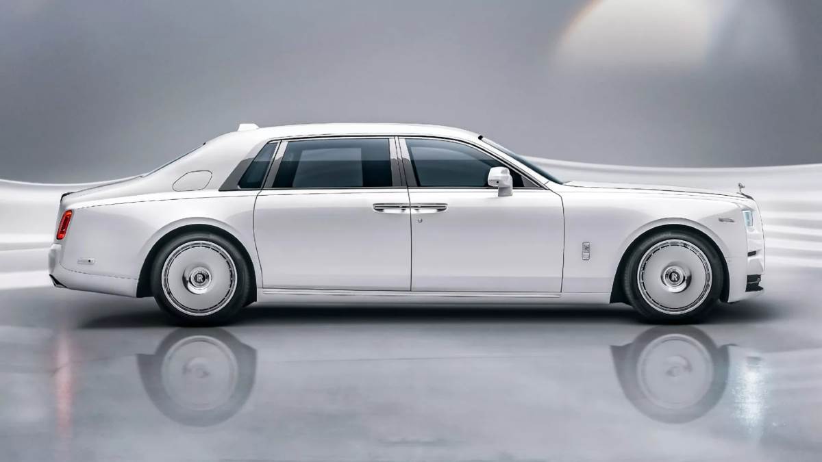 除了車輛的加速性能被列入新法之外,同時也針對了車長超過6公尺的乘用車有更多規範。(圖/勞斯萊斯提供)