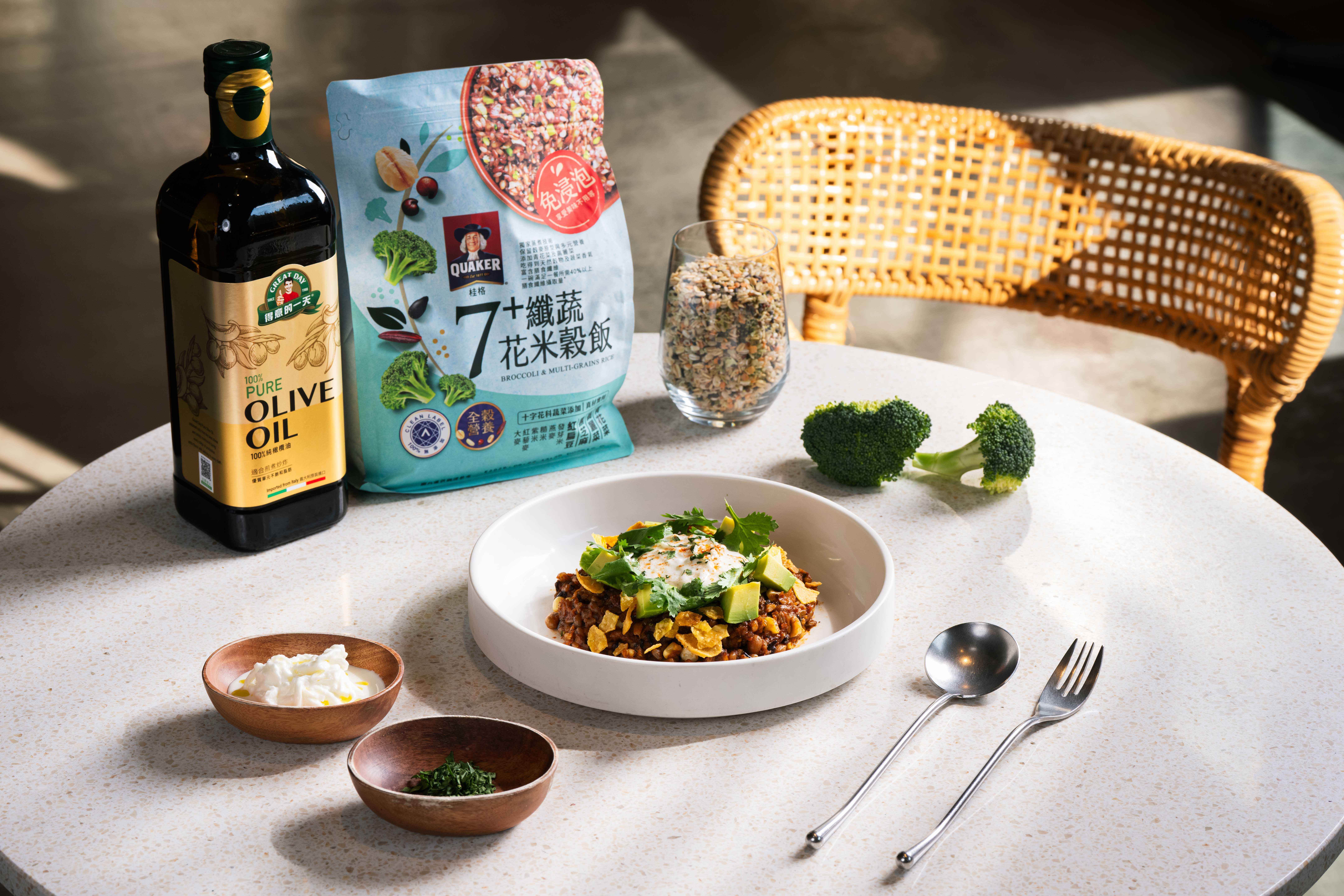 佳格X小小樹食聯名期間限定絲綢起司墨式蕃茄燉飯 。（圖／佳格食品提供）