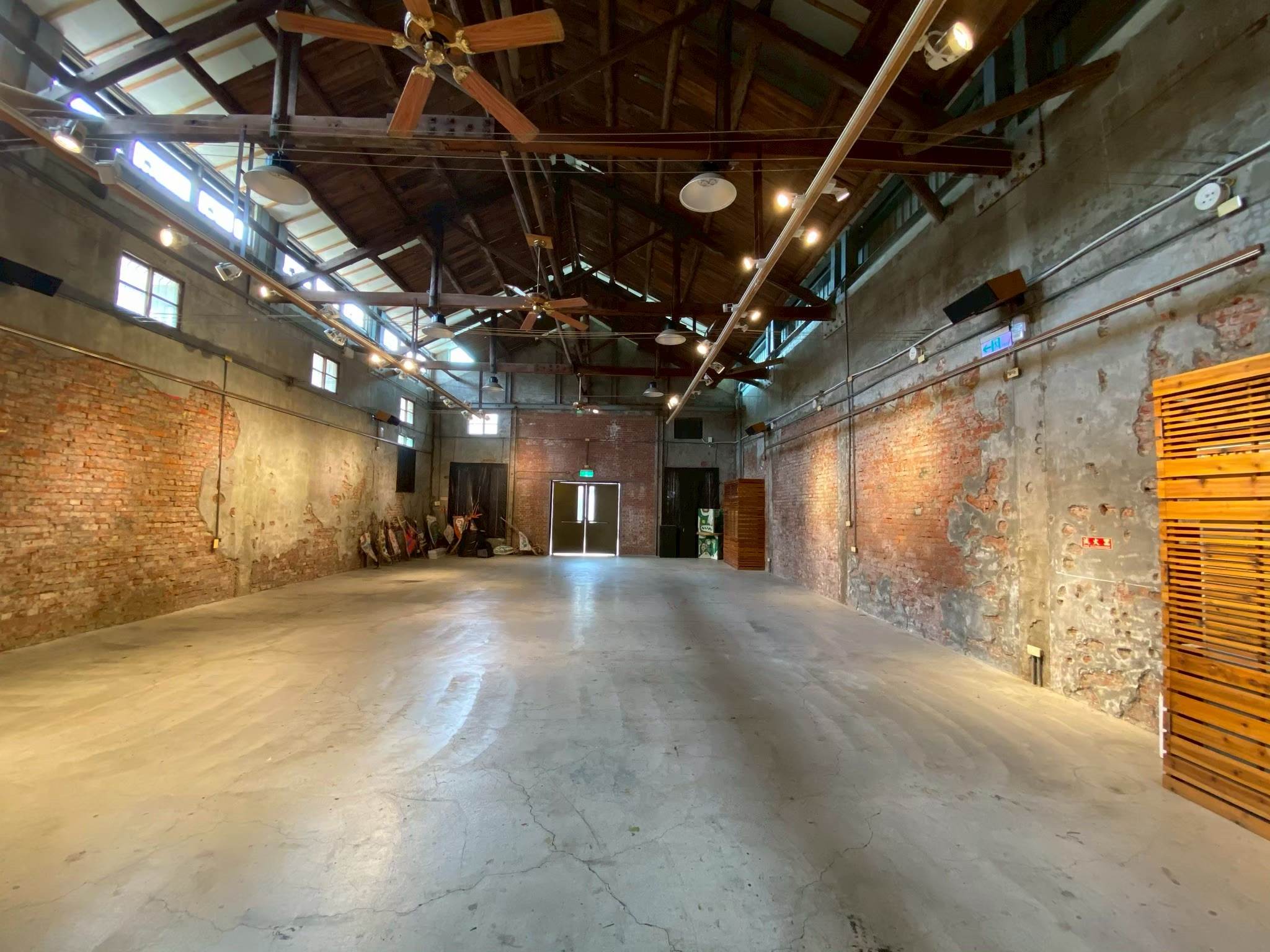 奈良美智巡展「跟著朦朧潮濕的一天回嘉」展覽地點新港文化館25倉庫 (1)