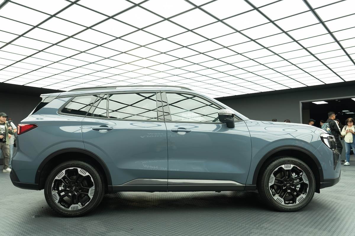 Territory車身尺碼為車長4,685 mm、車寬1,935 mm、車高1,706 mm,軸距則是2,726 mm,輪圈則是19吋。(圖/林昱丞攝影)