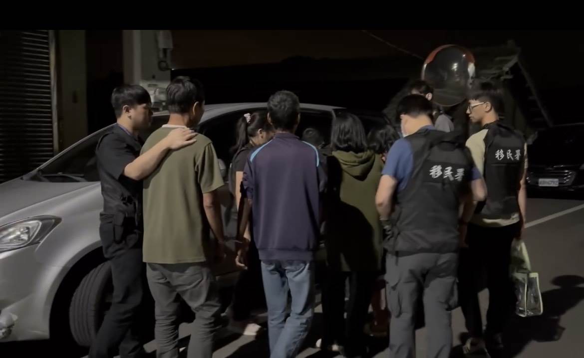 02移民官拂曉出擊，查獲多名泰籍人士