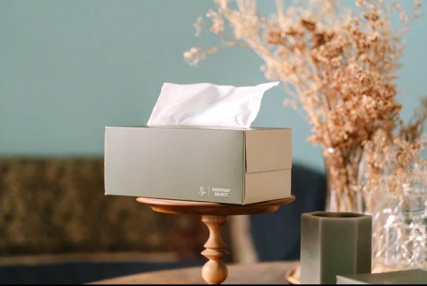 五月花首創「全紙紙材盒裝面紙」，透過創新貼盒技術，並使用FSC友善環境紙漿，實現了真正的「全紙」。（圖／資料照片）