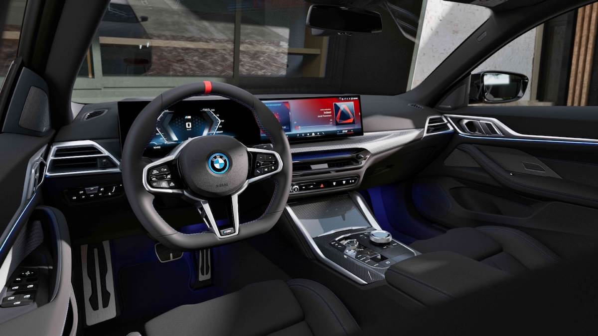 車內全新i4擁有懸浮式曲面螢幕搭載BMW Operating System 8.5，中控台則配備頂級水晶套件、環艙氣氛燈組、豪華型三區恆溫空調。（圖／汎德提供）