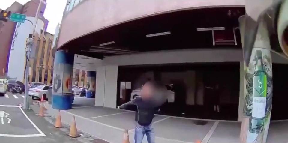 F69B7BE4342B0F0A8A17CEC85356806BCD13107A.mp4_snapshot_01.00.775