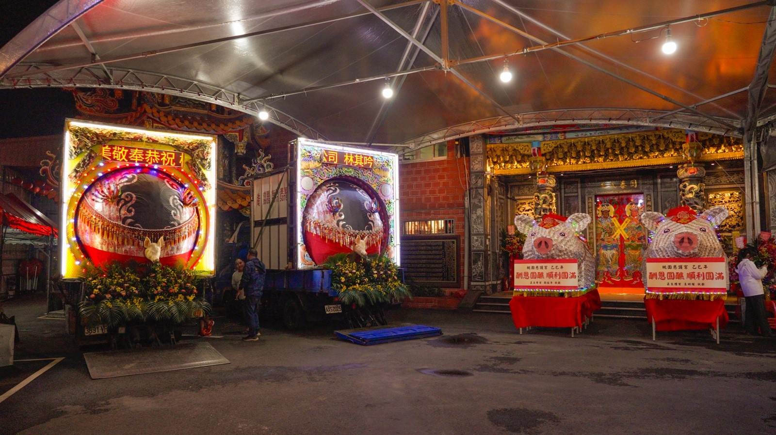 一甜一穀，「大神豬」寓意慈悲與豐收雙圓滿，成為本次圓醮兼具創意與信仰意涵的焦點。（圖／Linking 368 Taiwan恁去台灣提供）