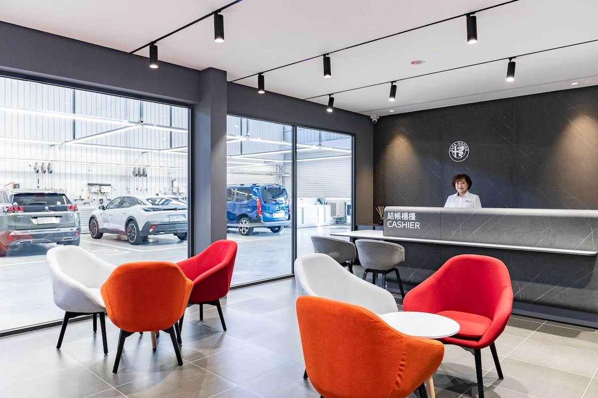 客休區設置透明維修視窗，讓車主能以公開透明的方式安心觀察整個作業流程。（圖／寶嘉聯合提供）