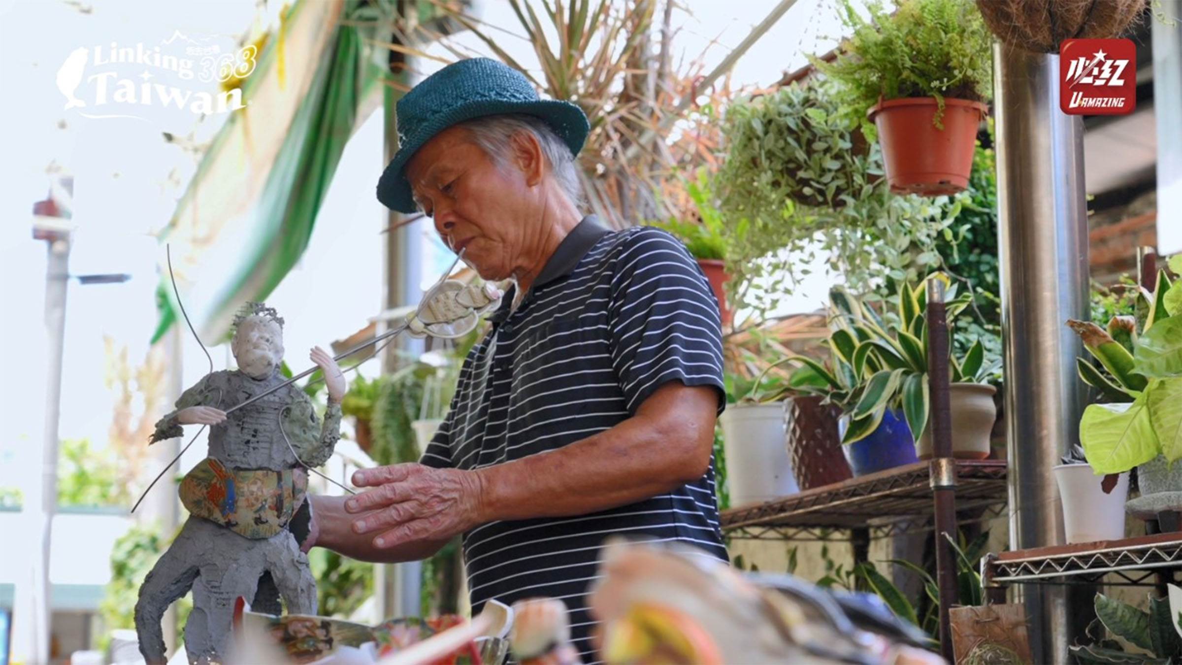 陳三火老師以「誠意敲擊、自然接受」為理念，順勢創作出「以摃代剪」的全新剪黏形式，讓作品從半圓雕走向全立體，題材多元、媒材趣味十足，兼具動態與幽默，為傳統工藝注入新的生命與當代可能。（圖／《Linking 368 Taiwan恁去台灣》提供）