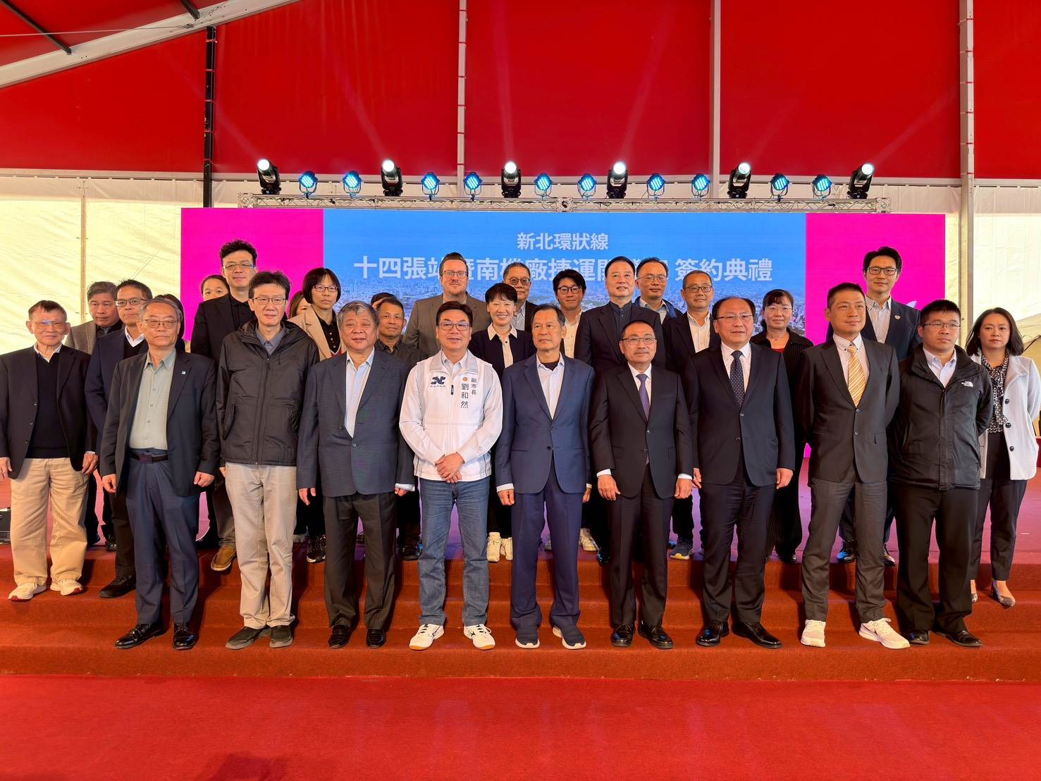 投資人團隊合影。（圖／新北市政府提供）