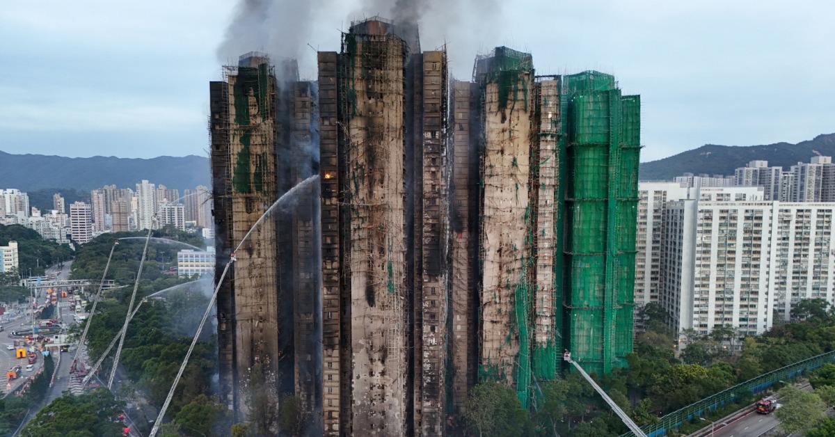 香港大埔宏福苑昨（26）日14時51分爆發的五級火災造成嚴重死傷。（圖／路透社）