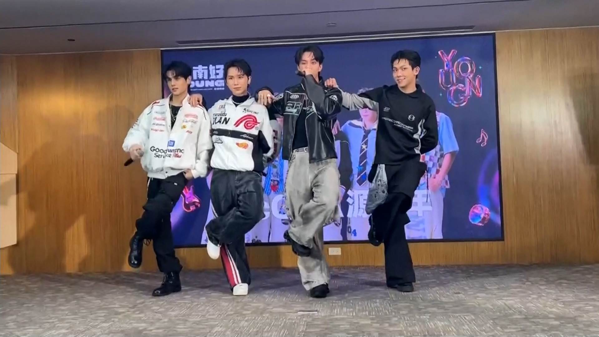 L BAR_整點用(修邊).00_03_42_10.Still001